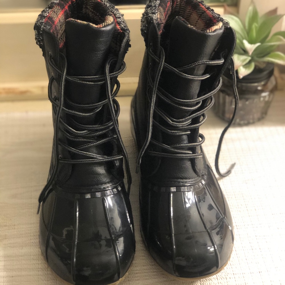 Winter duck boots
